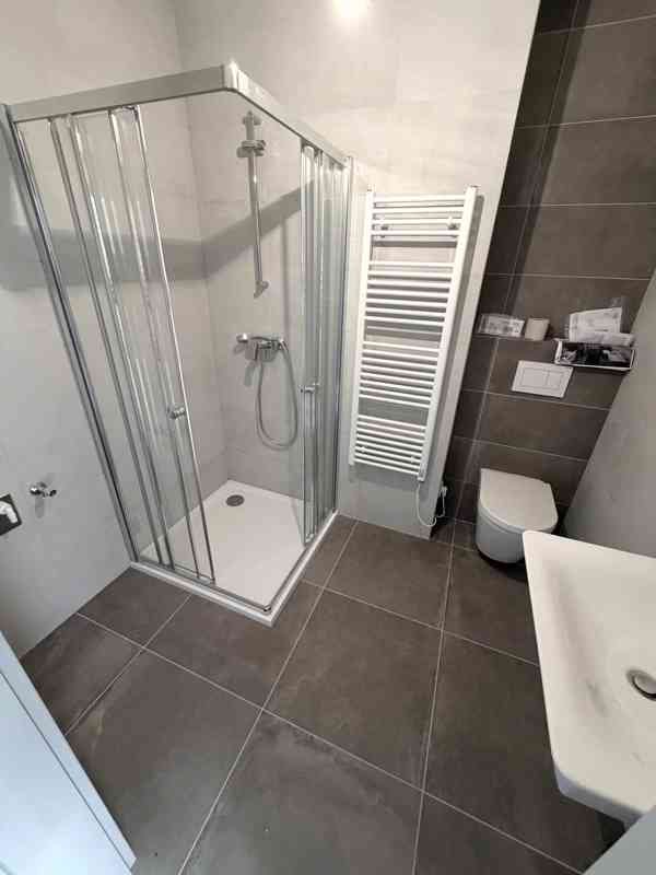 PRONÁJEM BYTU 2+KK S BALKÓNEM, PARKOVACÍM STÁNÍM A SKLEPEM - foto 15