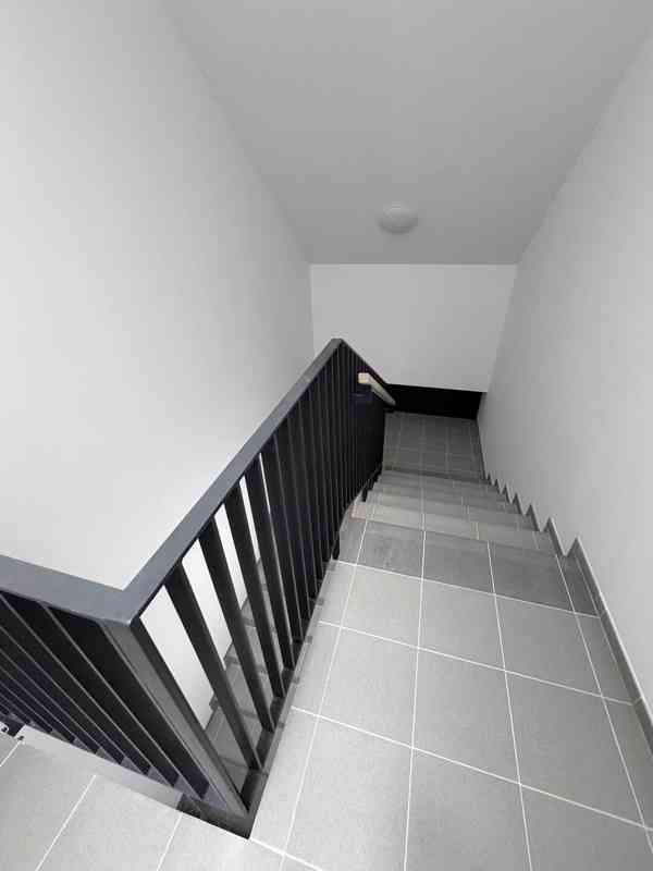 PRONÁJEM BYTU 2+KK S BALKÓNEM, PARKOVACÍM STÁNÍM A SKLEPEM - foto 23