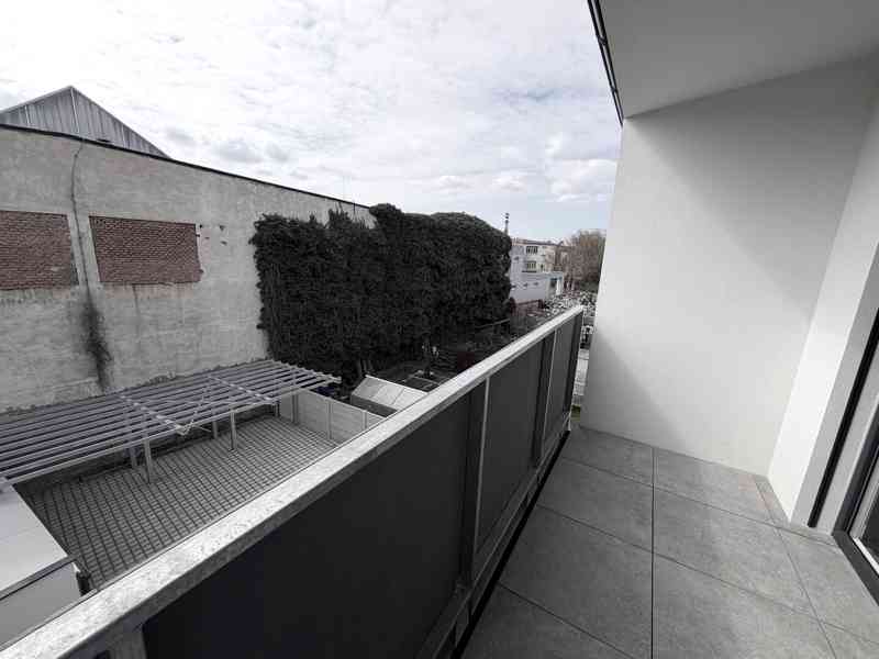 PRONÁJEM BYTU 2+KK S BALKÓNEM, PARKOVACÍM STÁNÍM A SKLEPEM - foto 7