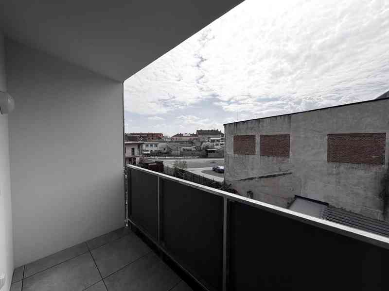 PRONÁJEM BYTU 2+KK S BALKÓNEM, PARKOVACÍM STÁNÍM A SKLEPEM - foto 5