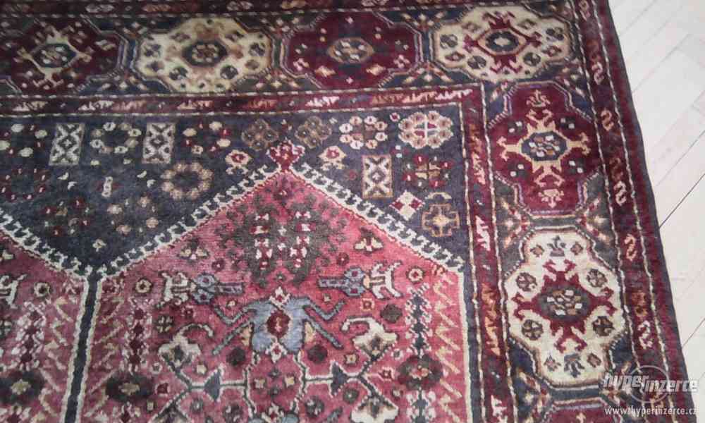 Ručně vázaný vlněný koberec. - foto 3