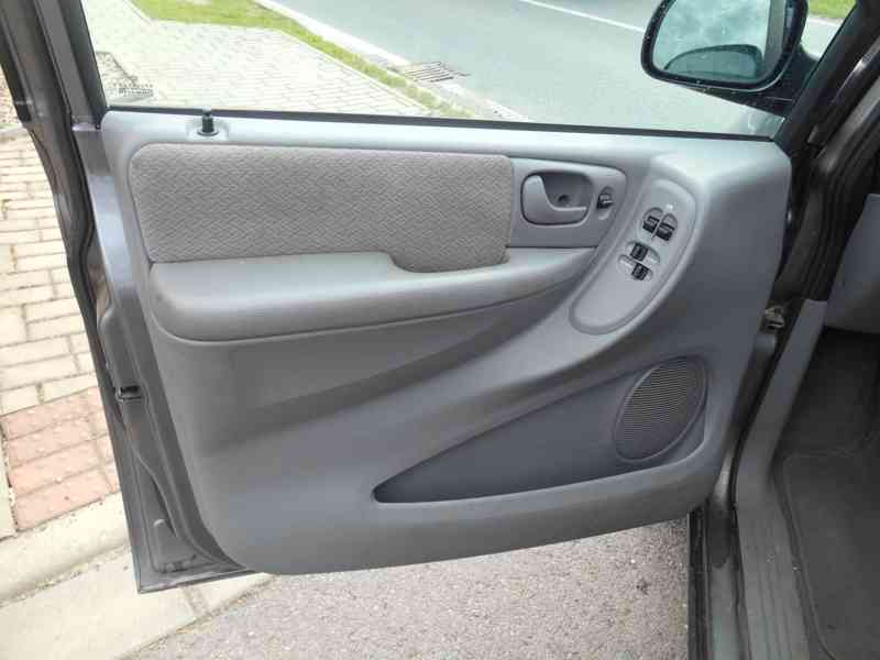 Chrysler Voyager 2,4i 16V LPG Manuál EU 2006 - foto 13