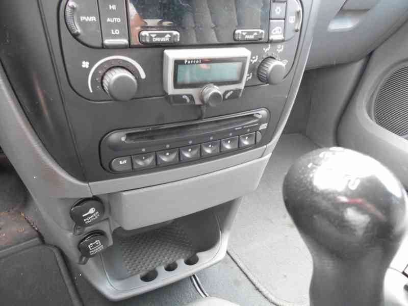 Chrysler Voyager 2,4i 16V LPG Manuál EU 2006 - foto 17