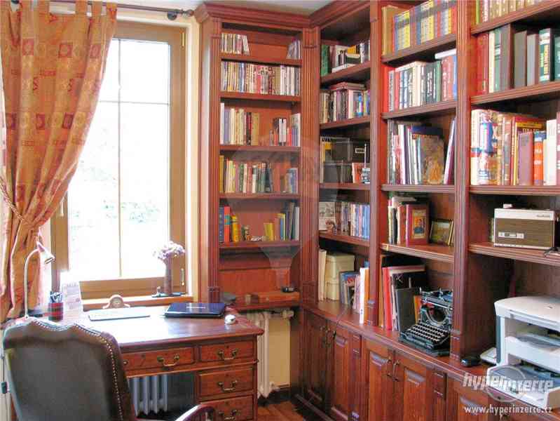 Krásný dům na kopci s výhledem na Prahu, kousek od Hřebenek - foto 6