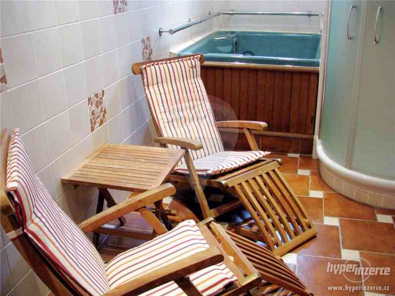 Krásný dům na kopci s výhledem na Prahu, kousek od Hřebenek - foto 10