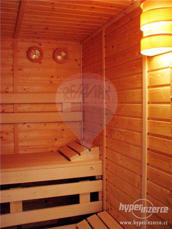 Krásný dům na kopci s výhledem na Prahu, kousek od Hřebenek - foto 11