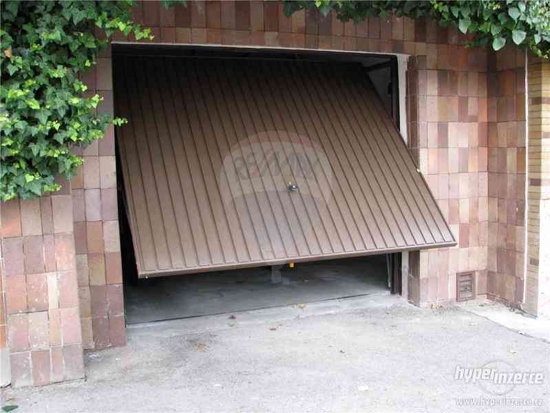 Krásný dům na kopci s výhledem na Prahu, kousek od Hřebenek - foto 14