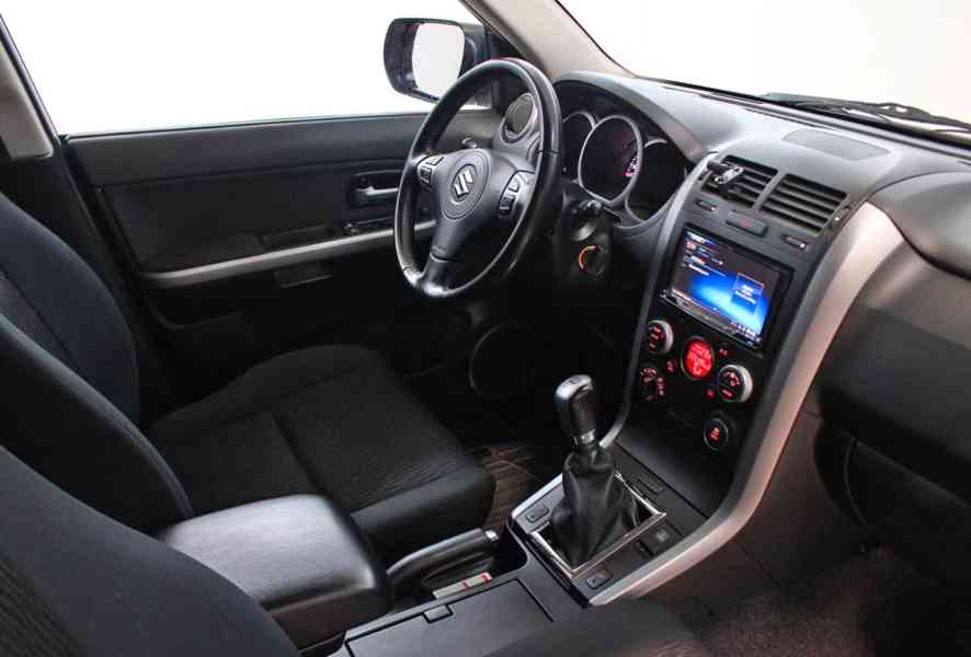 Suzuki Grand Vitara 2.4i Comfort benzín 124kw - foto 8