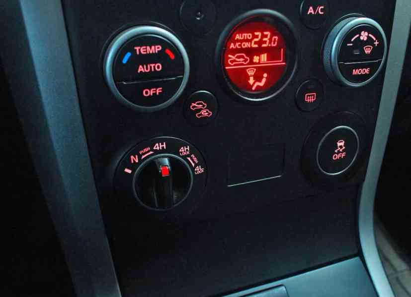 Suzuki Grand Vitara 2.4i Comfort benzín 124kw - foto 11