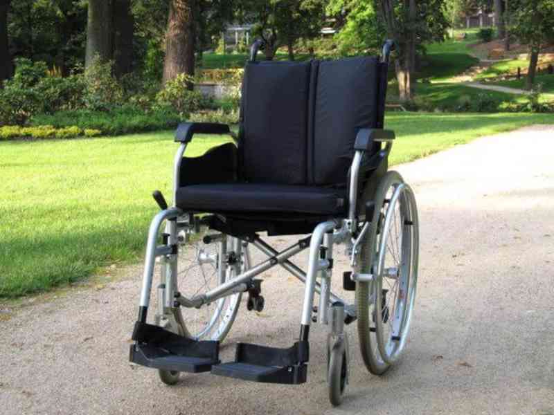 Invalidní vozík mechanický, odlehčený, skládací se zárukou - foto 1