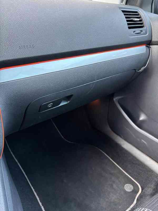 Volkswagen Golf 1,6   V United Packet - foto 4