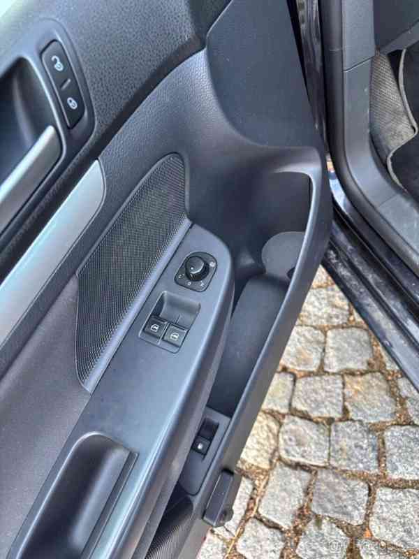 Volkswagen Golf 1,6   V United Packet - foto 5