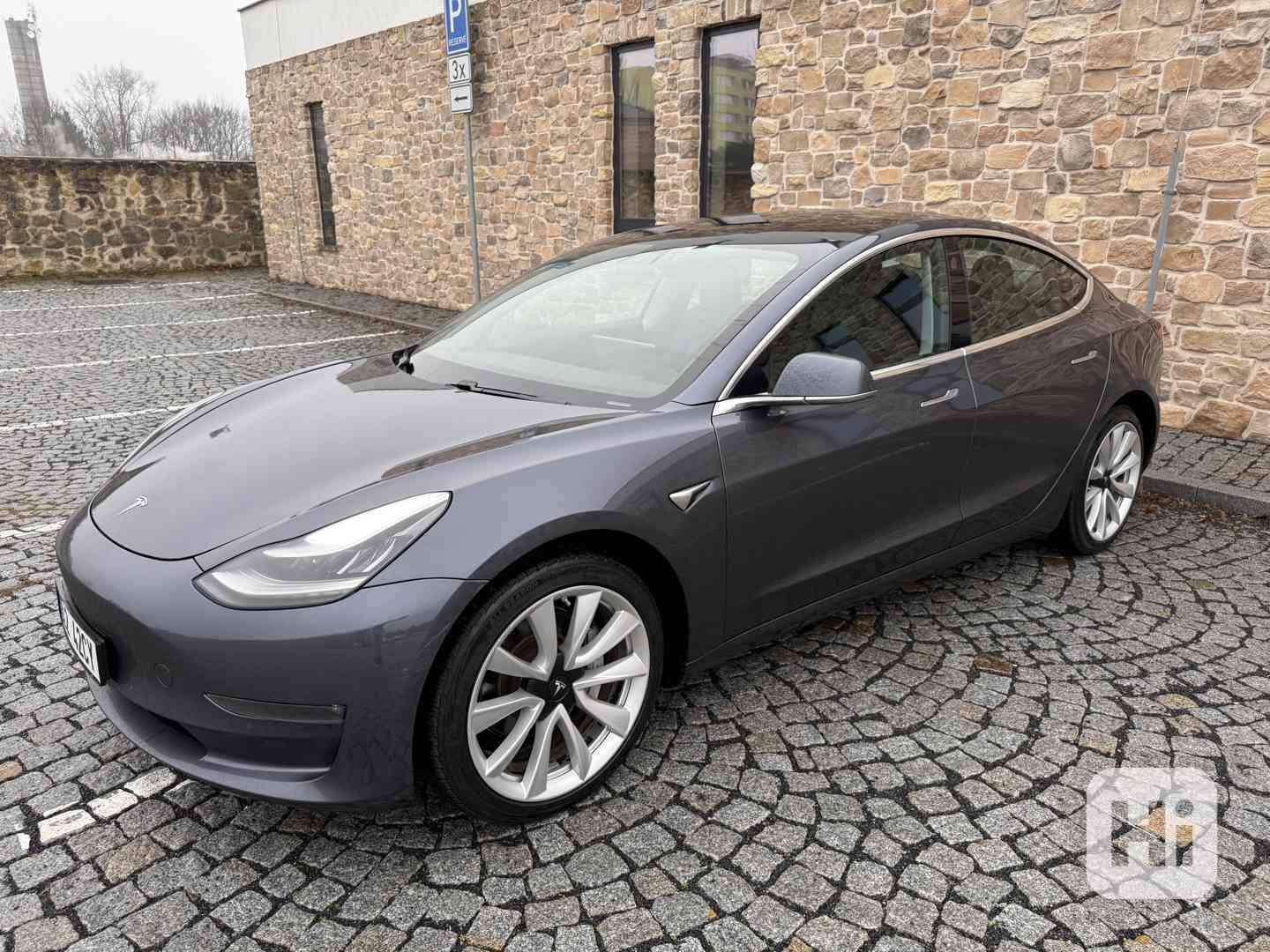 AKCE - Pronájem Tesla Model 3 – UBER | BOLT | LIFTAGO - foto 1