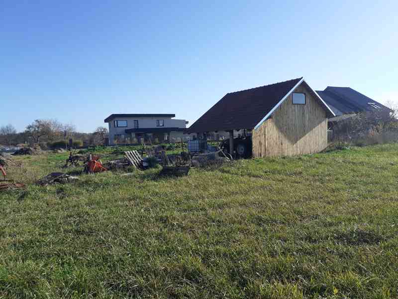 St. pozemek přes 8.000 m2 - foto 2