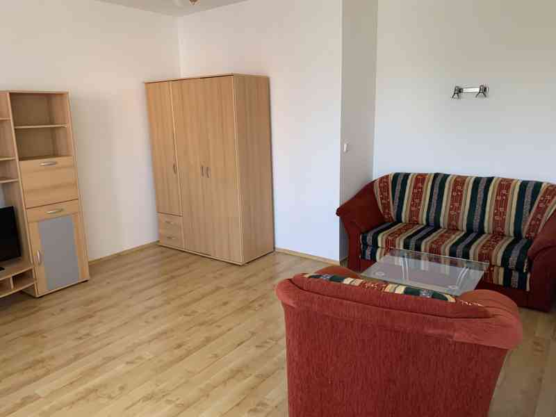 Pronájem pěkného a klidného bytu 1+1 (50m2) v Holicích - foto 11