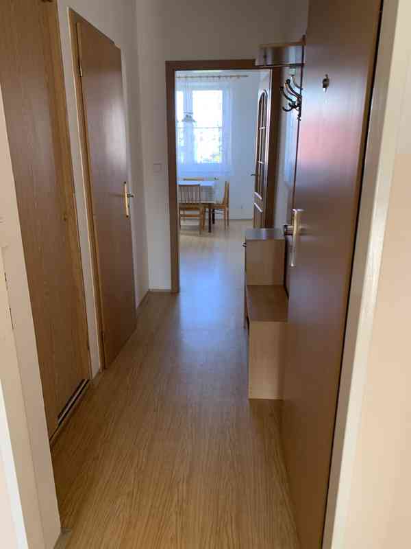 Pronájem pěkného a klidného bytu 1+1 (50m2) v Holicích - foto 3