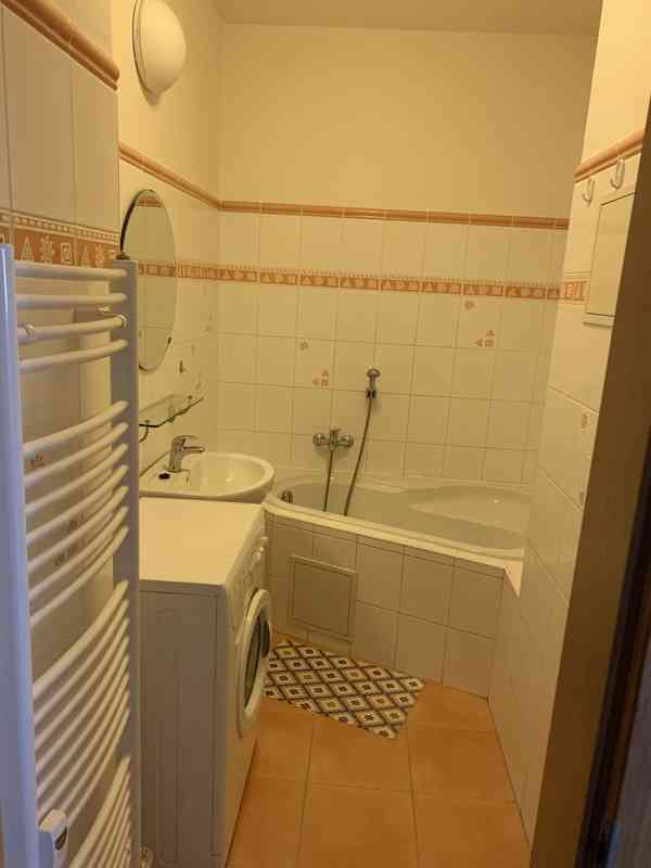 Pronájem pěkného a klidného bytu 1+1 (50m2) v Holicích - foto 5