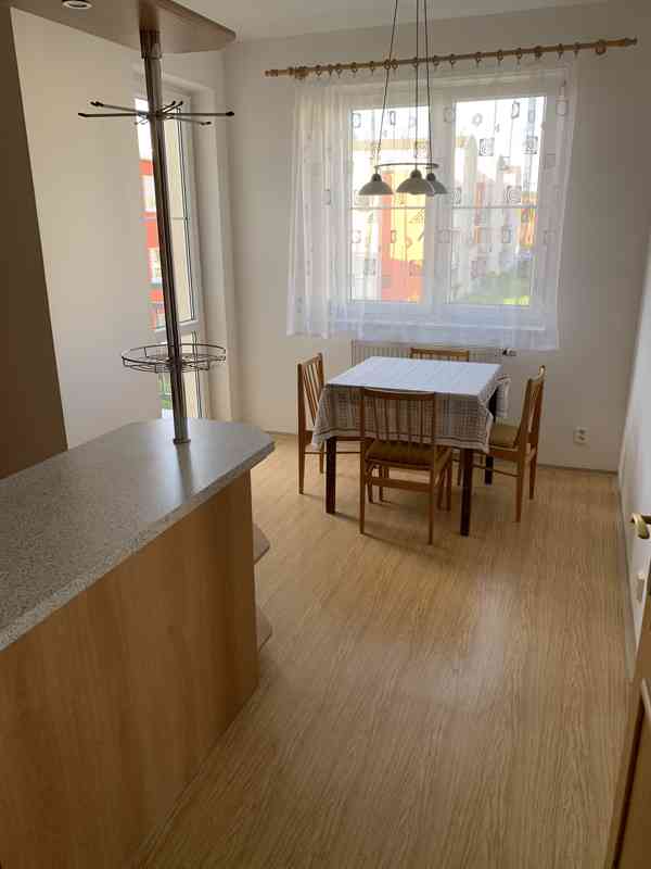 Pronájem pěkného a klidného bytu 1+1 (50m2) v Holicích - foto 8