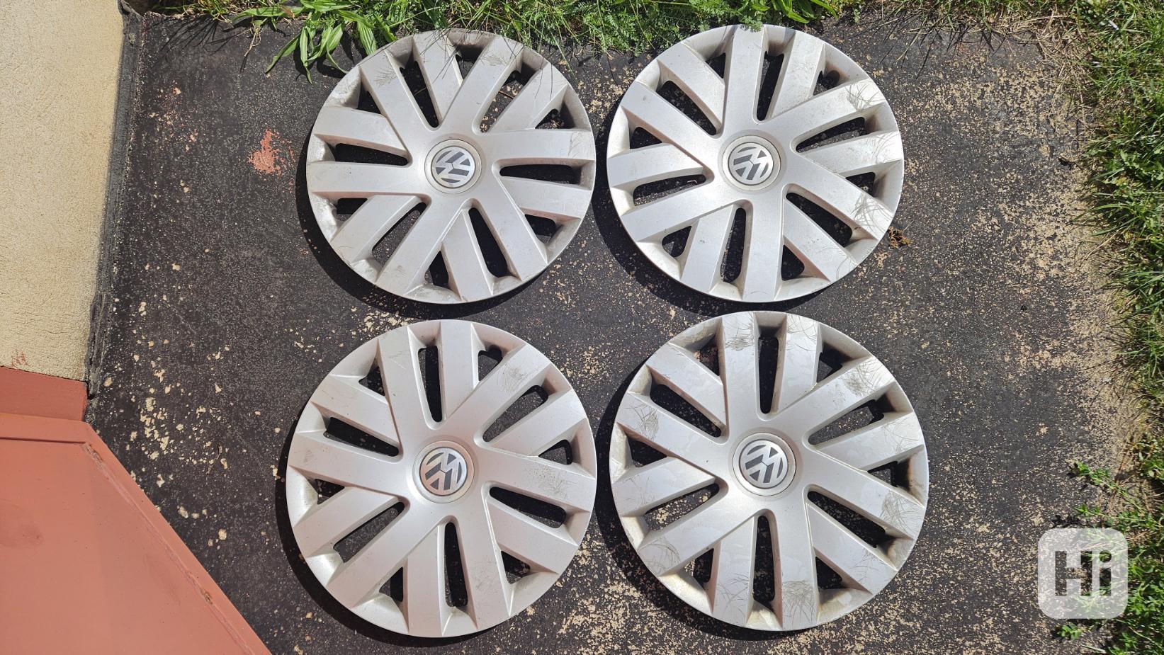 Volkswagen poklice 15" Polo kryty kol 6R0 601 147 C - foto 1