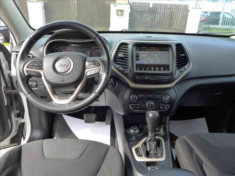 Jeep Cherokee 2,2 M-JET 136KW 4X4 NAVI 1.M - foto 7