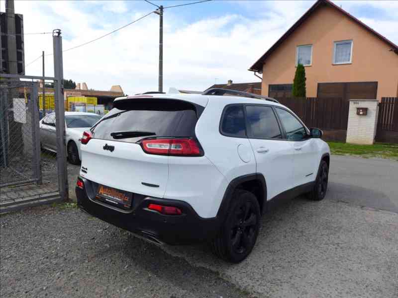 Jeep Cherokee 2,2 M-JET 136KW 4X4 NAVI 1.M - foto 3