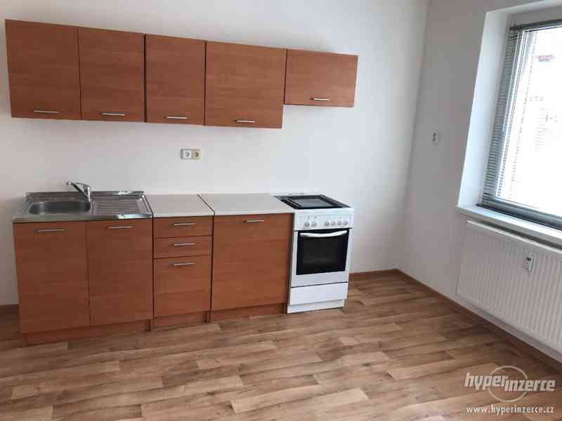 Pronajem bytu 2+1 - foto 2
