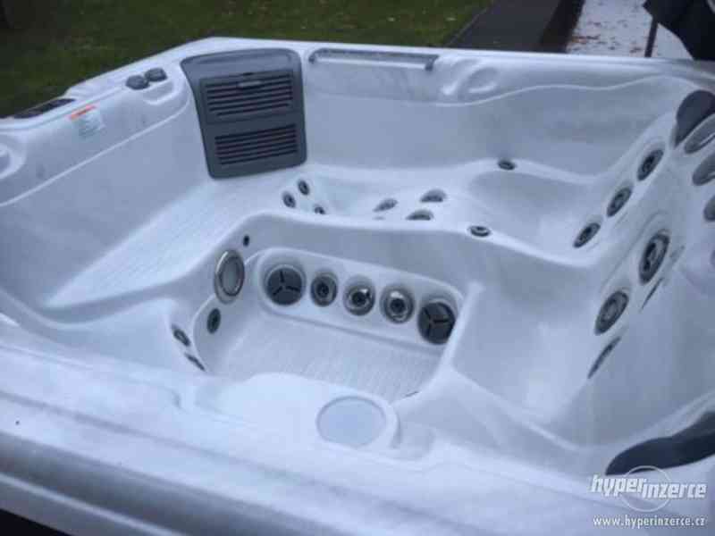 USA vířivka pro 5 osob.. - foto 1
