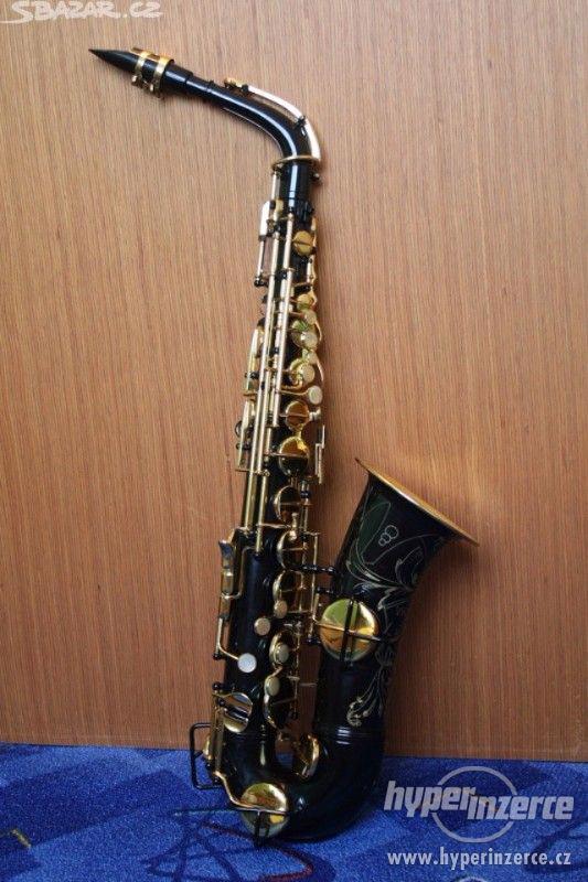 Altový saxofon černo zlatý - sběratelský kousek - foto 1