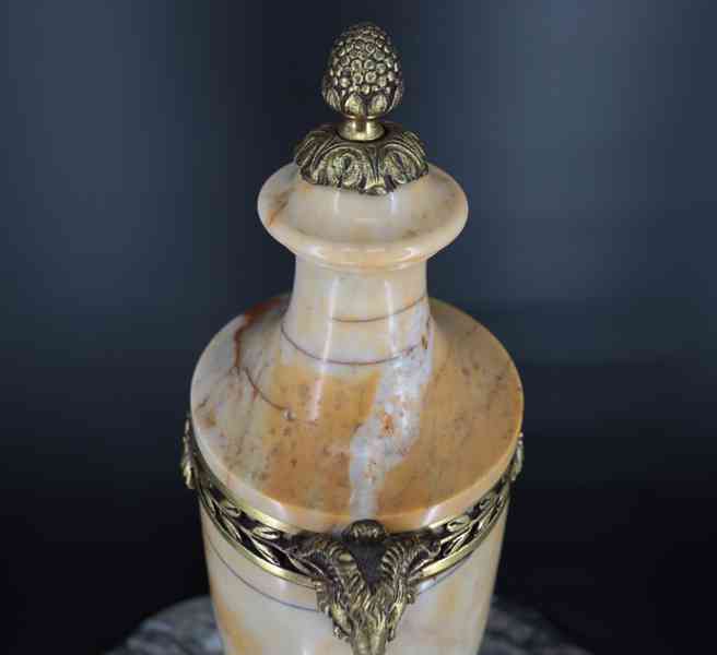 Mramorová váza s bronzovými aplikacemi. Cassoulet - foto 3