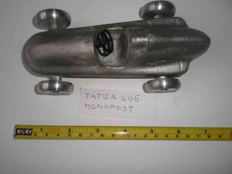 Tatra 605 - foto 2