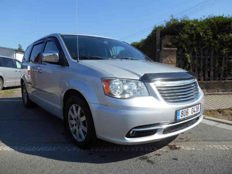 Chrysler Town Country 3,6 Limited 2xDVD, úhly 2011 - foto 6