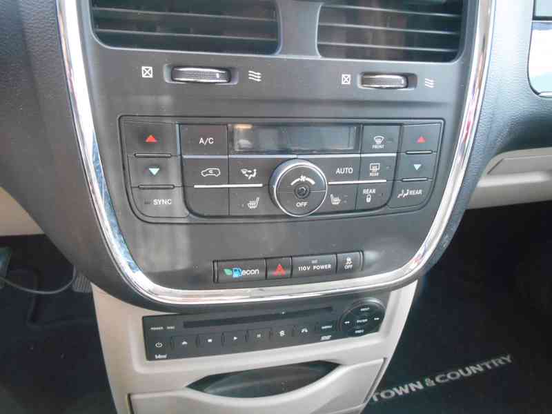 Chrysler Town Country 3,6 Limited 2xDVD, úhly 2011 - foto 19