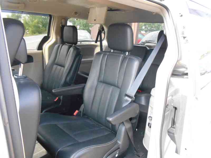 Chrysler Town Country 3,6 Limited 2xDVD, úhly 2011 - foto 14