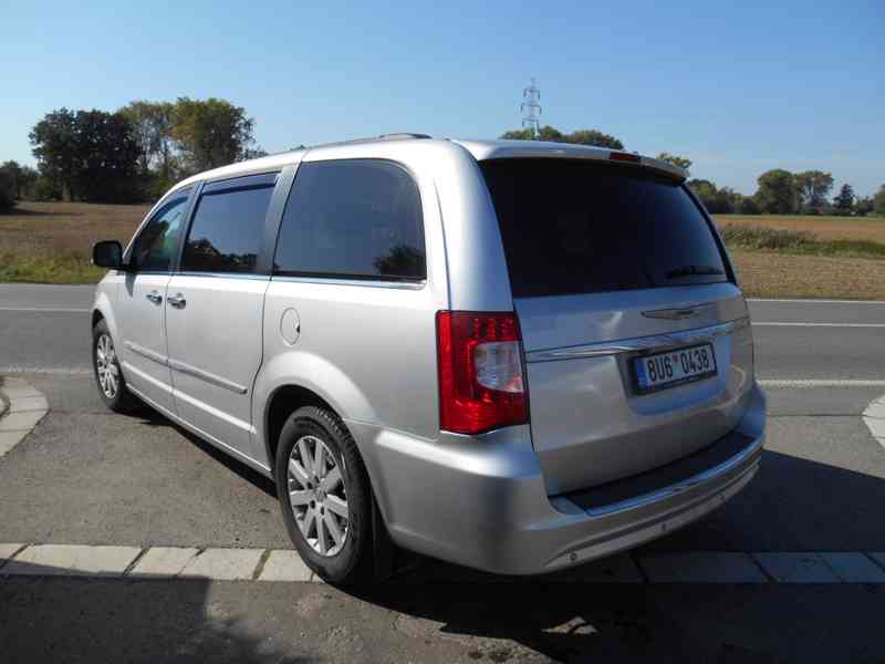 Chrysler Town Country 3,6 Limited 2xDVD, úhly 2011 - foto 3