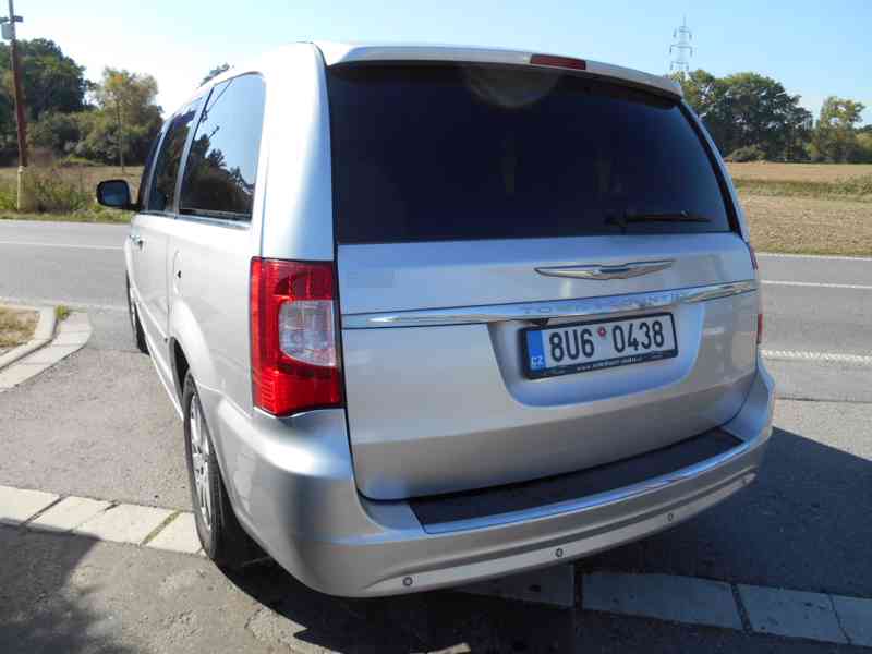 Chrysler Town Country 3,6 Limited 2xDVD, úhly 2011 - foto 5