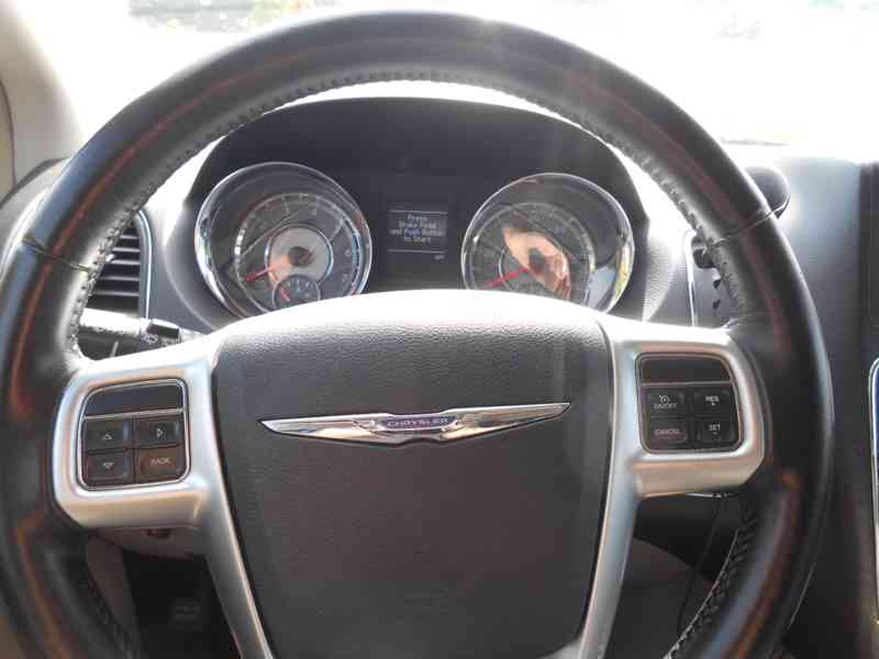 Chrysler Town Country 3,6 Limited 2xDVD, úhly 2011 - foto 23