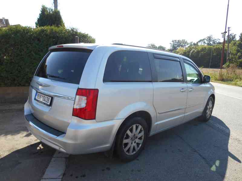 Chrysler Town Country 3,6 Limited 2xDVD, úhly 2011 - foto 4