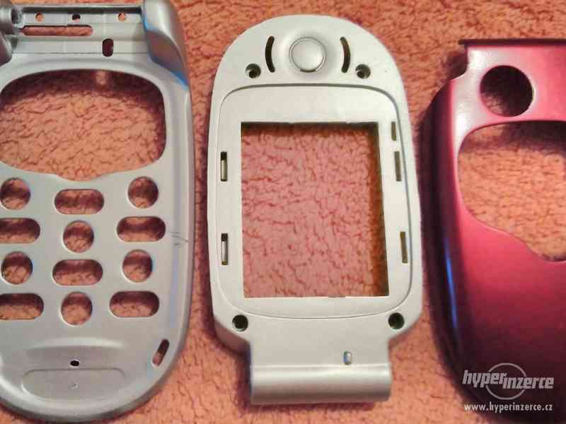 Motorola V300 - kompletní sada všech krytů a plastů -8 částí - foto 9