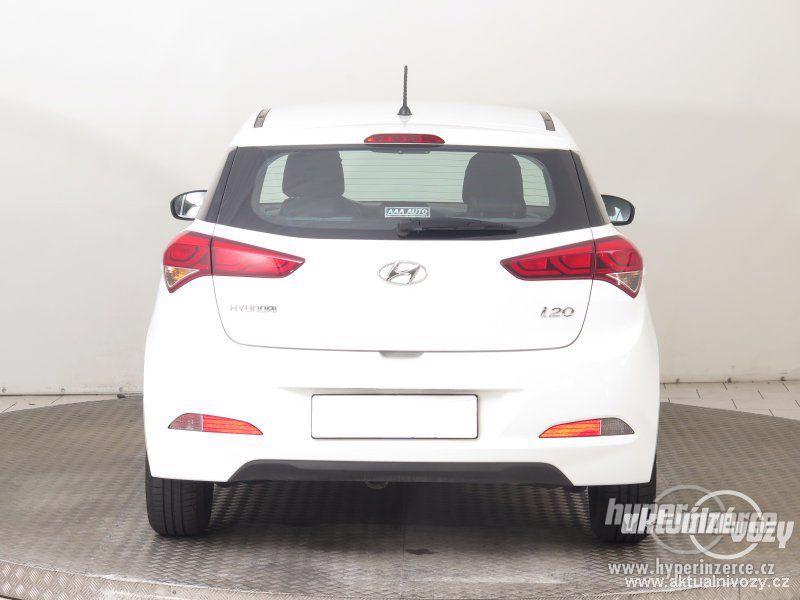 Hyundai i20 1.2, benzín, RV 2015 - foto 9