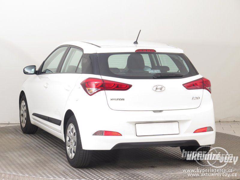 Hyundai i20 1.2, benzín, RV 2015 - foto 15