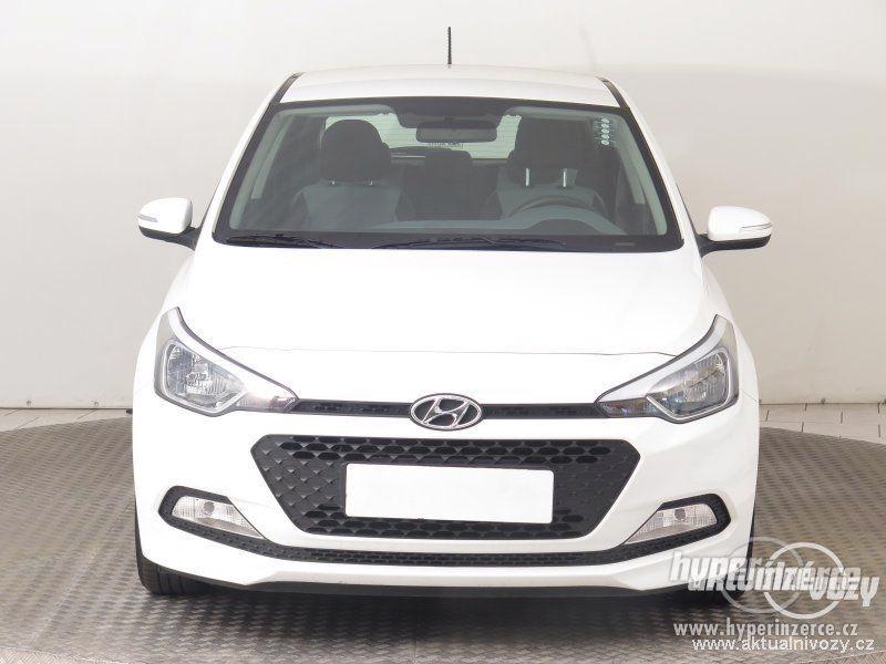 Hyundai i20 1.2, benzín, RV 2015 - foto 16