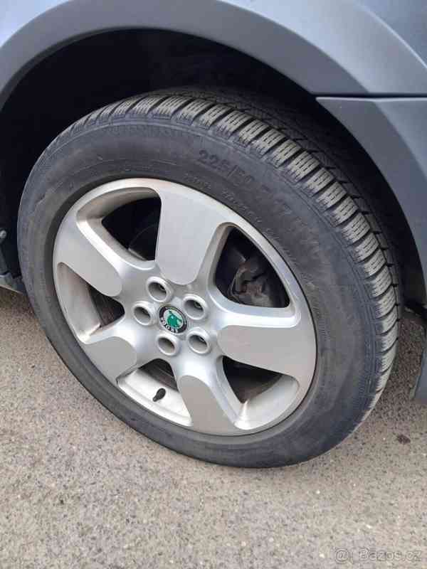 Škoda Octavia 2,0   II SCOUT TDi - foto 12