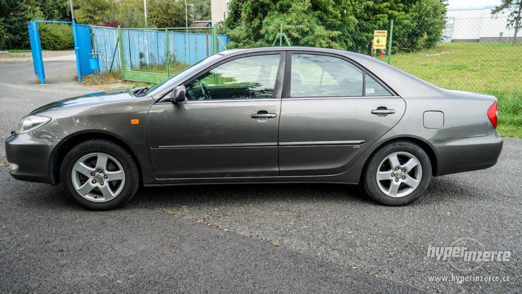 K prodeji Toyota Camry 2,4i, r.v.2002, spotřeba 7,8 l/100 km - foto 3