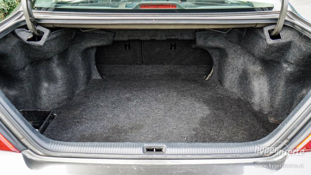 K prodeji Toyota Camry 2,4i, r.v.2002, spotřeba 7,8 l/100 km - foto 9