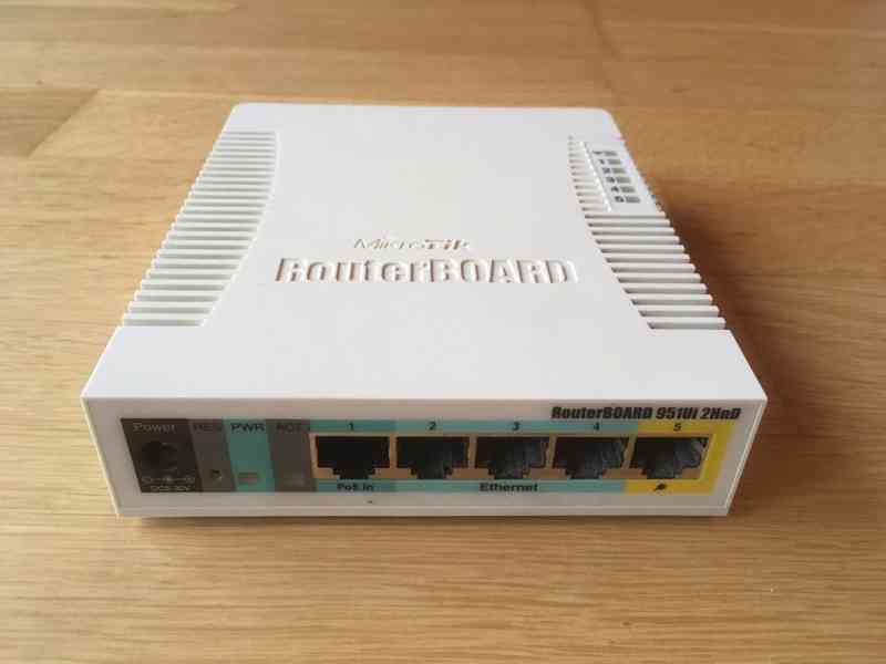 Wifi router Mikrotik RB951Ui-2HnD - foto 2
