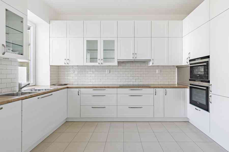 Pronájem bytu 4+1 140 m² v ulici Soukenická, Praha 1 - foto 3