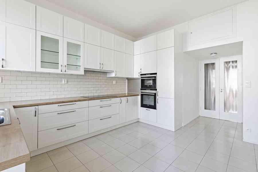 Pronájem bytu 4+1 140 m² v ulici Soukenická, Praha 1 - foto 4