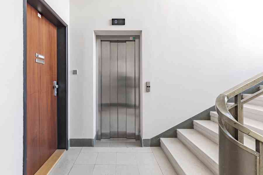 Pronájem bytu 4+1 140 m² v ulici Soukenická, Praha 1 - foto 27
