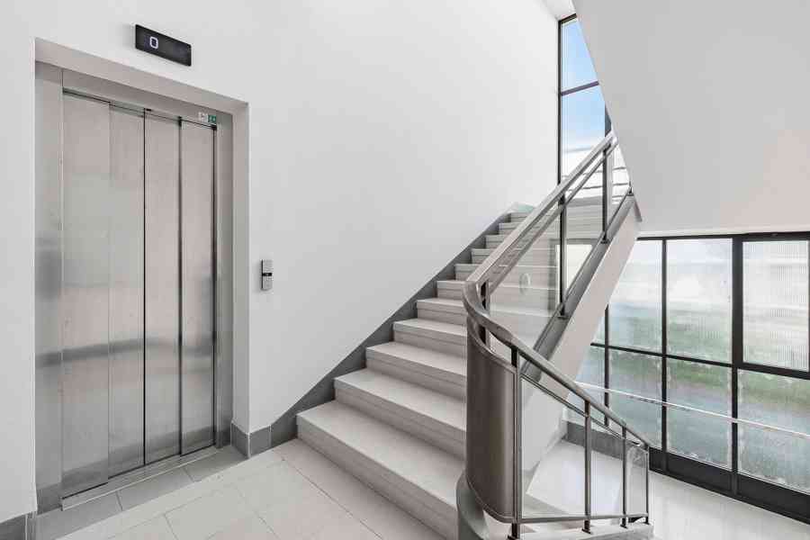 Pronájem bytu 4+1 140 m² v ulici Soukenická, Praha 1 - foto 26