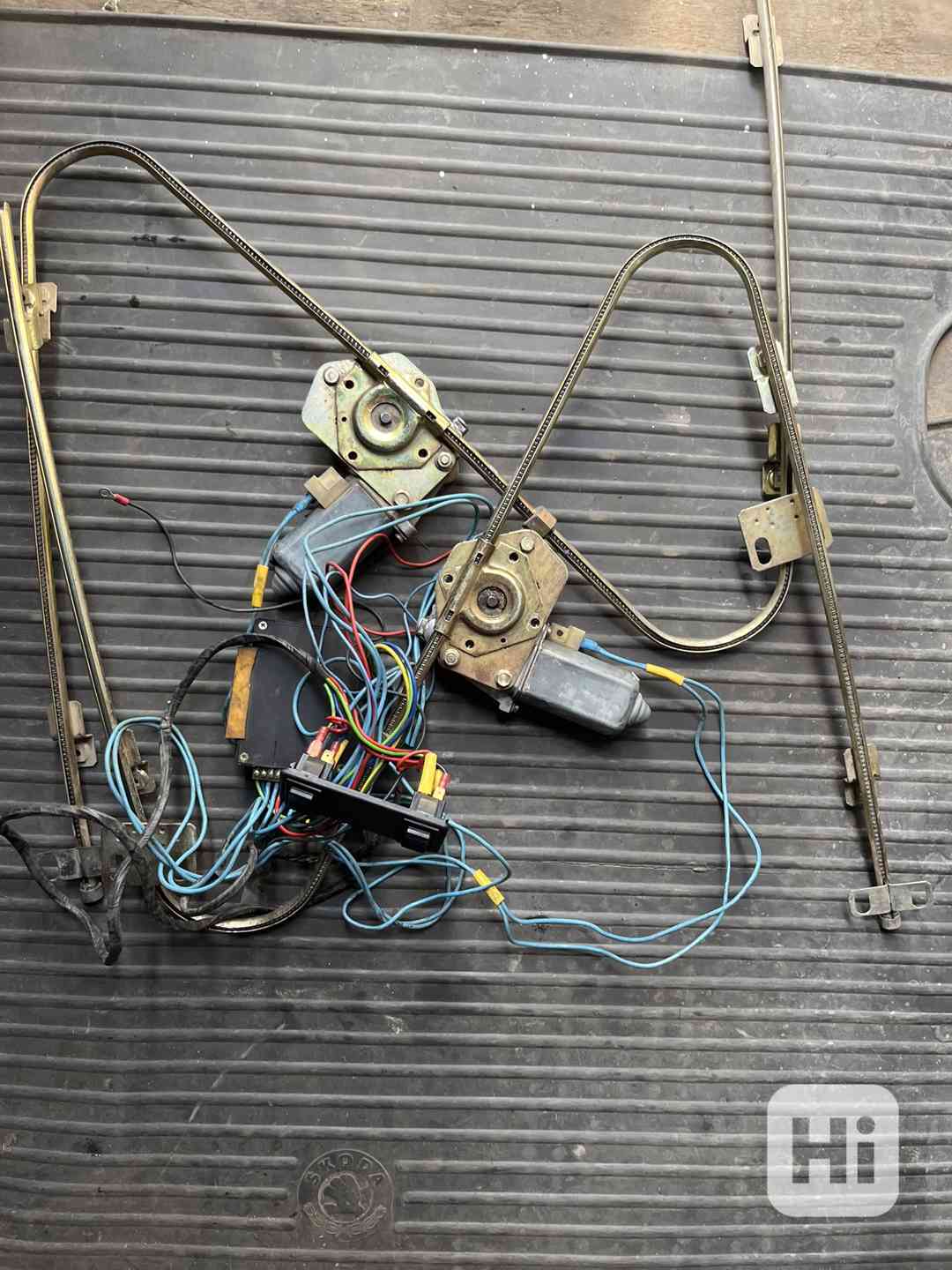 Elektrické stahovačky oken FELICIA kovové - foto 1